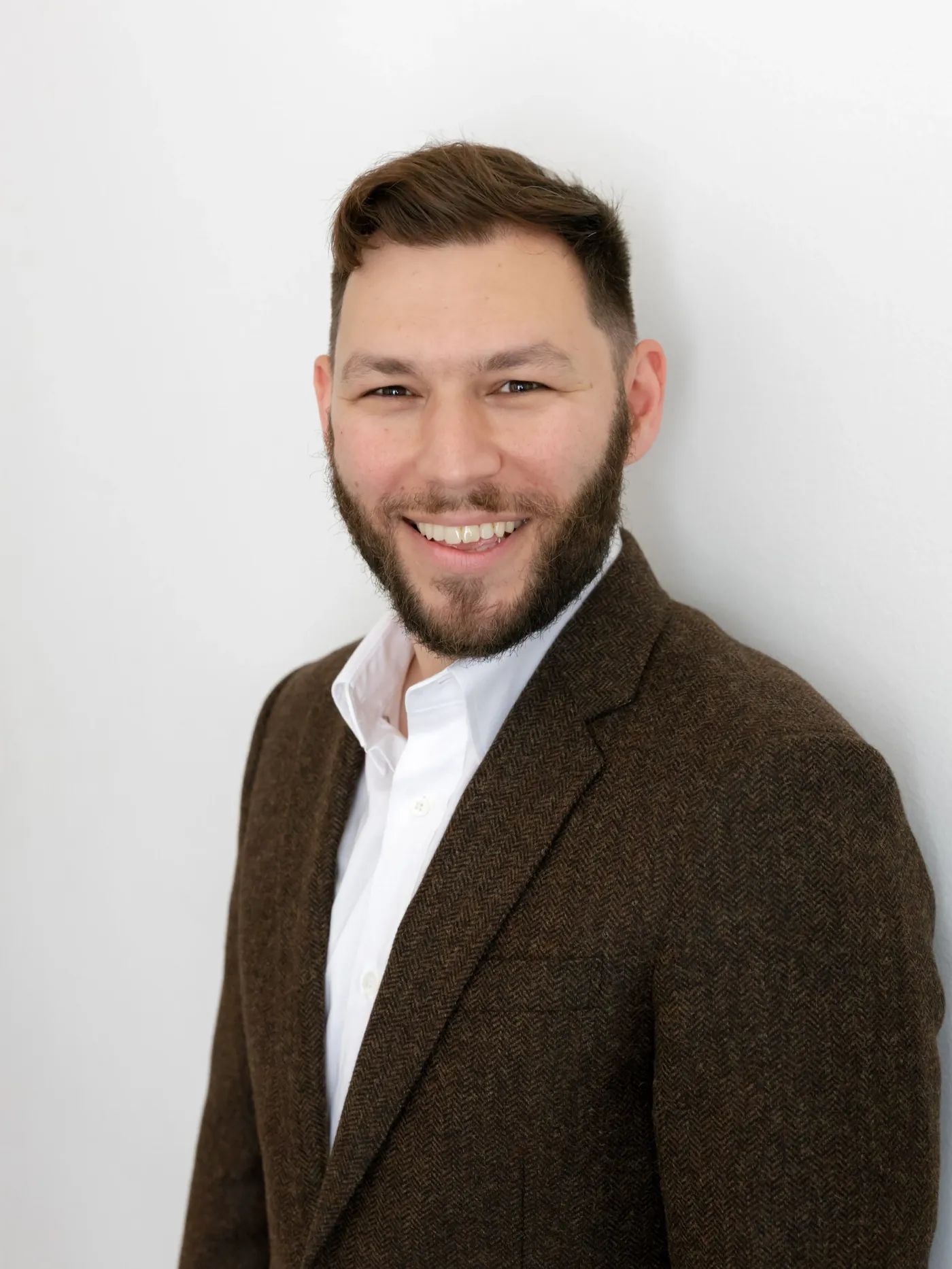 Portrait of Michael Robin in a tweed jacket